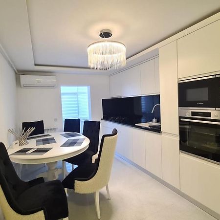 Apartament Central Lägenhet Târgu Jiu Exteriör bild