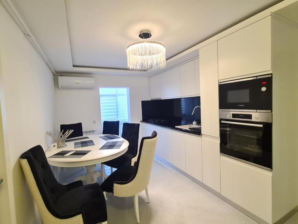 Apartament Central Lägenhet Târgu Jiu Exteriör bild